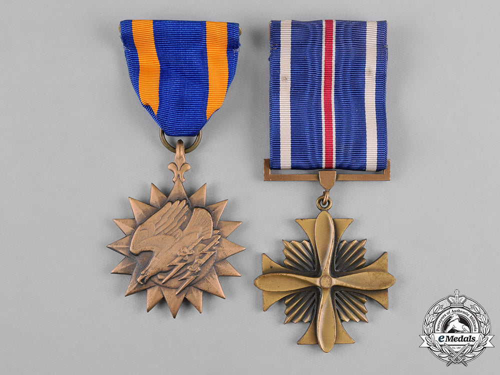 united_states._two_air_force_awards_with_case,_c.1950_c18-052964