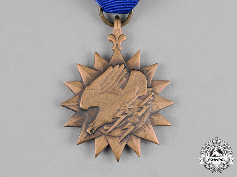 united_states._two_air_force_awards_with_case,_c.1950_c18-052969