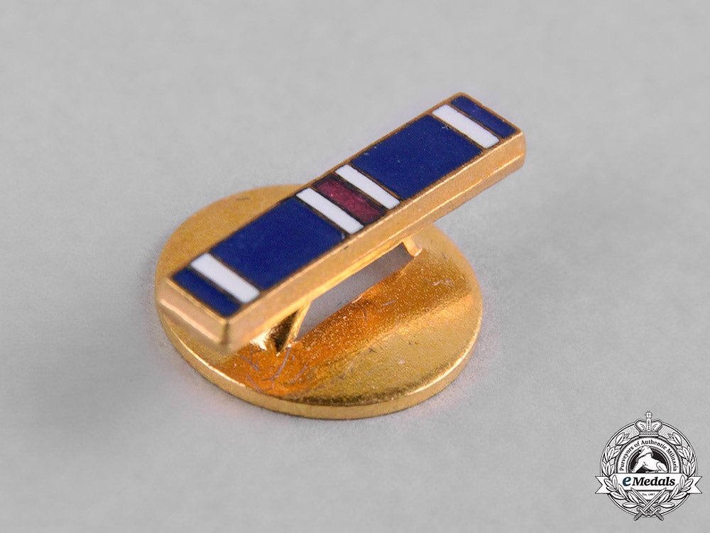 united_states._two_air_force_awards_with_case,_c.1950_c18-052972