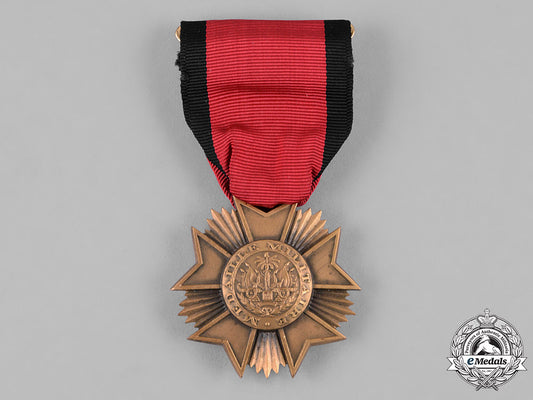 haiti,_republic._a_military_medal,_army_issue,_c.1920_c18-053095