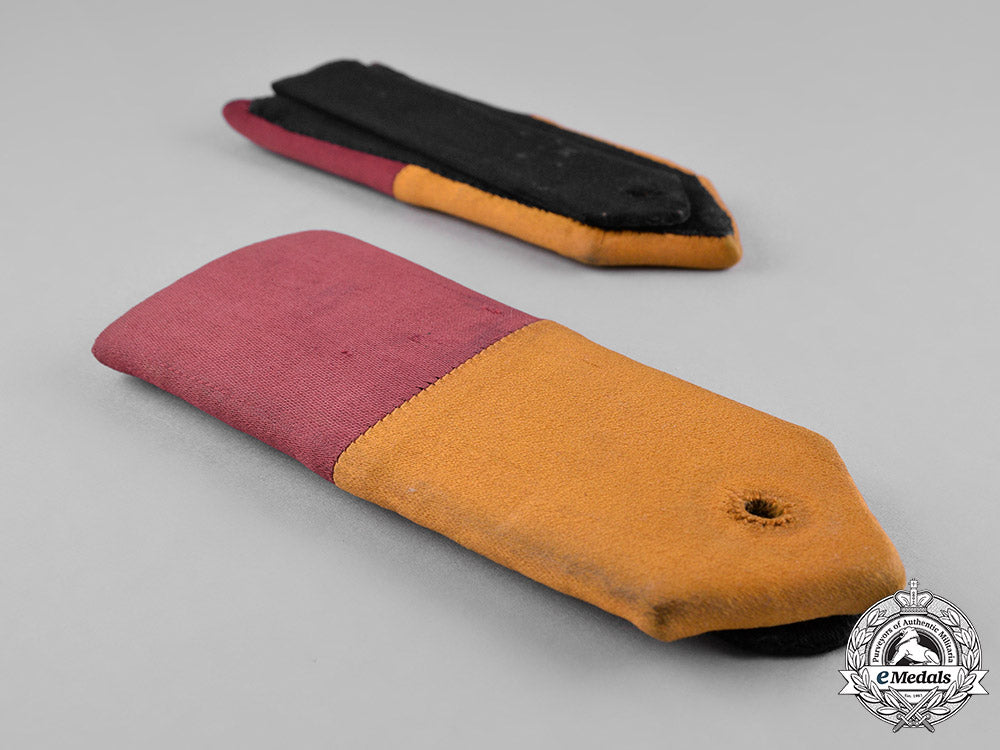 italy,_kingdom._a_shoulder_board_pair,_c.1940_c18-053235