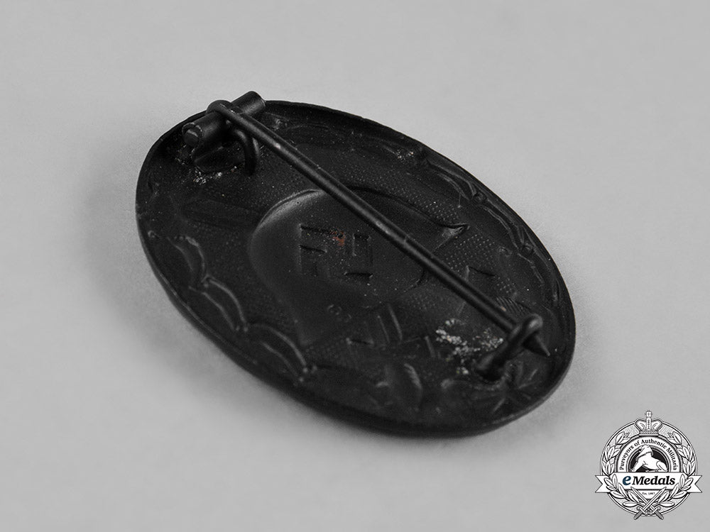 germany,_wehrmacht._a_lot_of_second_war_period_badges_c18-053381