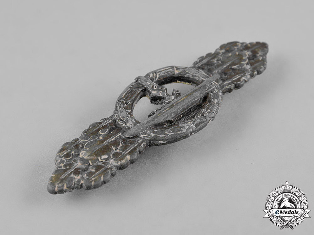 germany,_kriegsmarine._a_u-_boat_front_clasp,_bronze_grade,_by_c._schwerin,2_nd_pattern_c18-053511