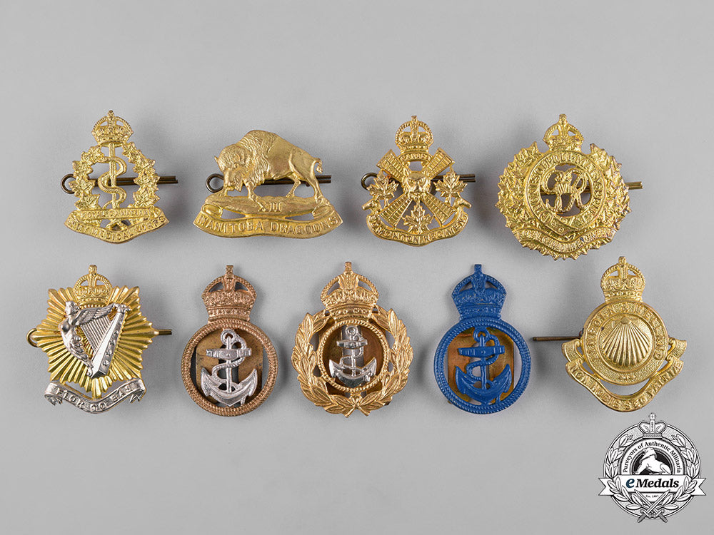 canada._a_lot_of_nine_cap_badges,_c.1950_c18-053878_1