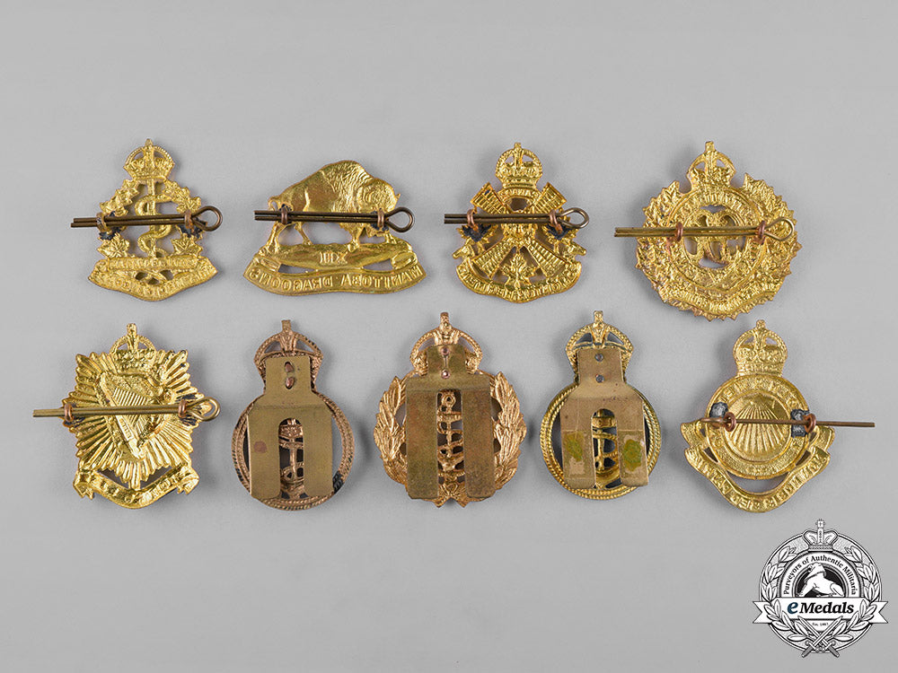 canada._a_lot_of_nine_cap_badges,_c.1950_c18-053879_1