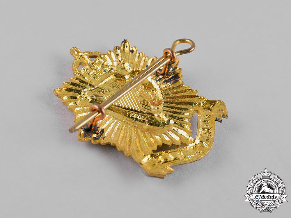 canada._a_lot_of_nine_cap_badges,_c.1950_c18-053884_1