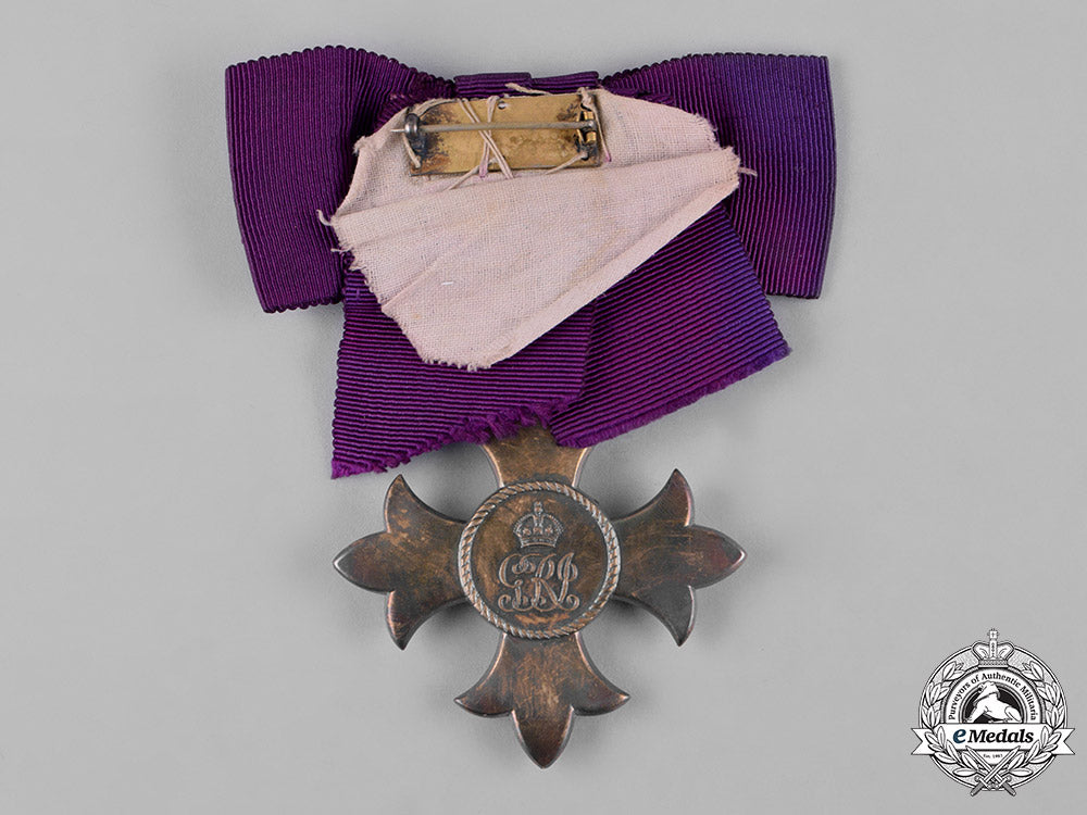 united_kingdom._a_most_excellent_order_of_the_british_empire,_commander's_badge(_cbe)_for_ladies,_c._c18-054112