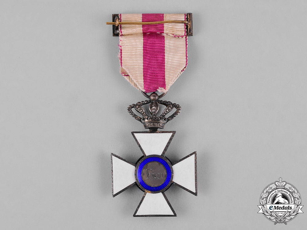 spain,_kingdom._a_military_order_of_st._hermenegildo,_gold_cross_with_miniature_c.1930_c18-054415_1