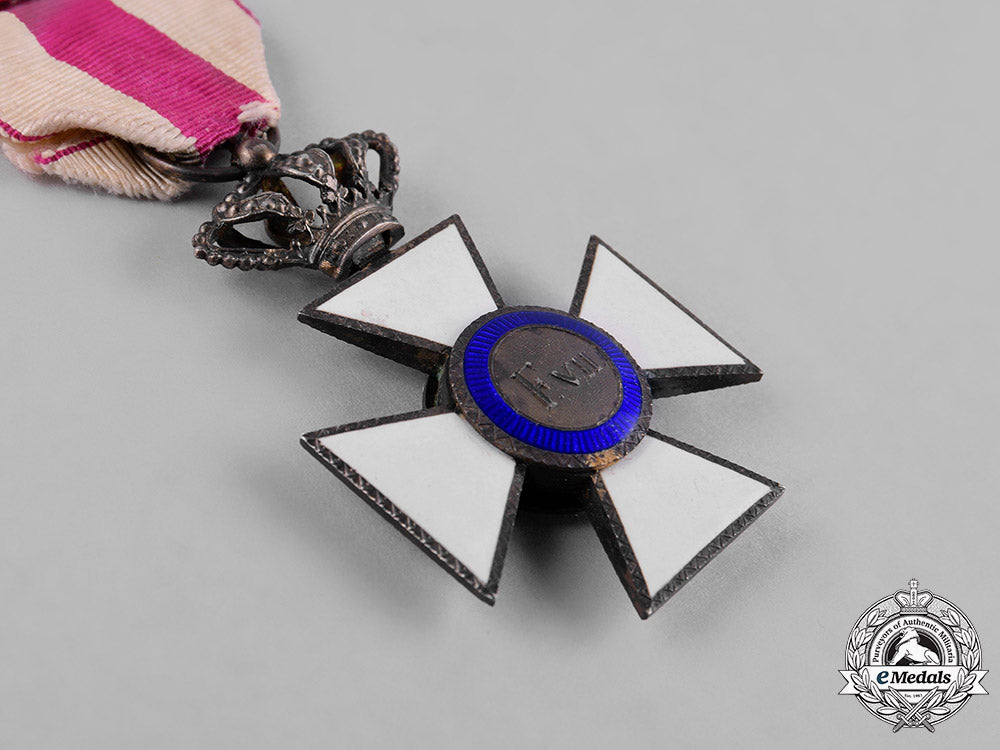 spain,_kingdom._a_military_order_of_st._hermenegildo,_gold_cross_with_miniature_c.1930_c18-054419_1
