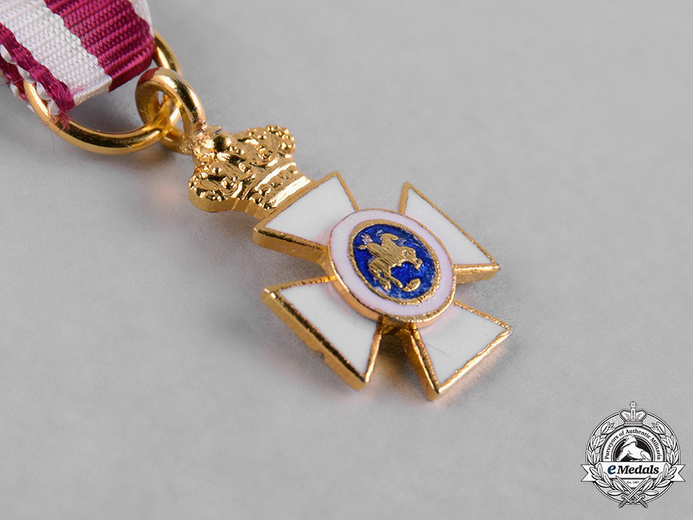 spain,_kingdom._a_military_order_of_st._hermenegildo,_gold_cross_with_miniature_c.1930_c18-054422_1