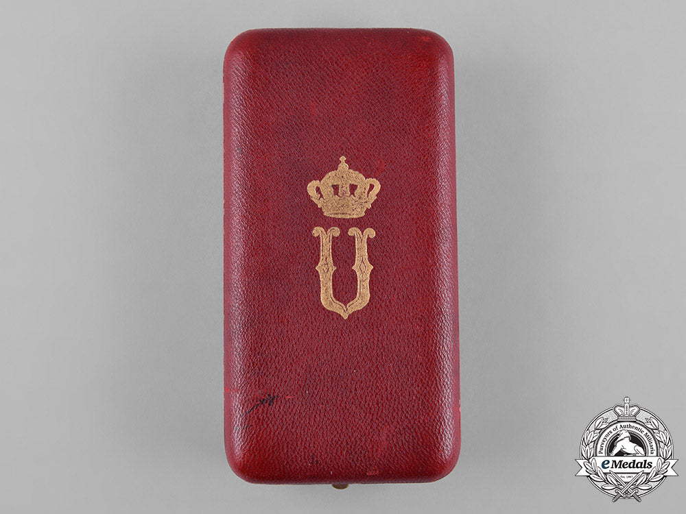 italy,_kingdom._an_order_of_the_crown_of_italy_in_gold,_officer_in_case,_c.1900_c18-054569