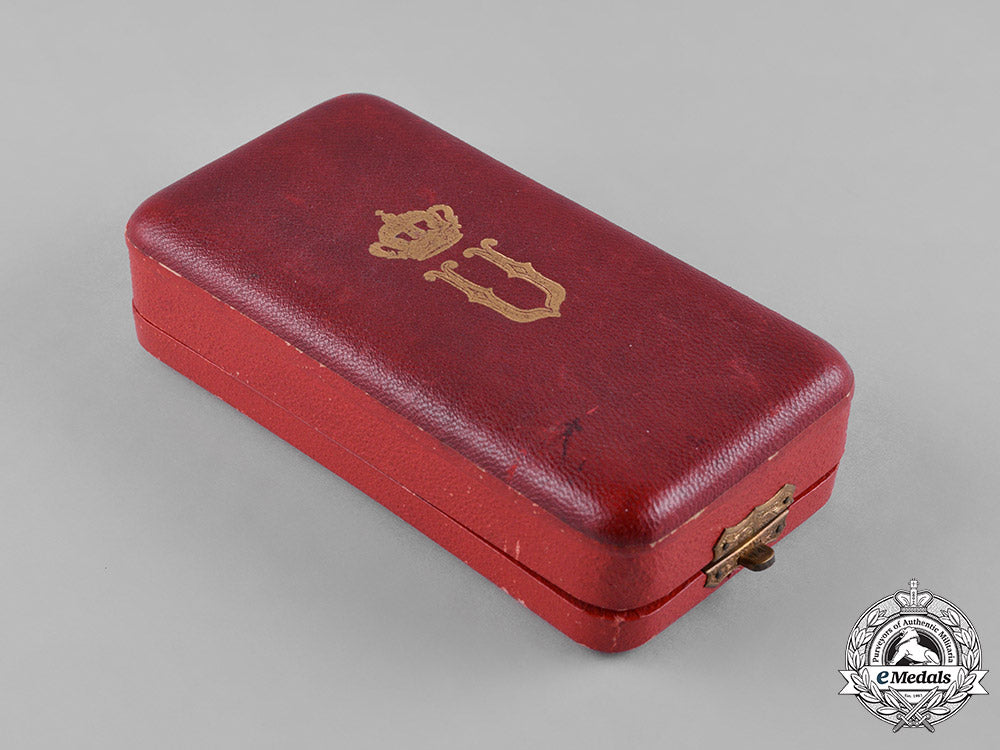 italy,_kingdom._an_order_of_the_crown_of_italy_in_gold,_officer_in_case,_c.1900_c18-054571