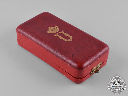 italy,_kingdom._an_order_of_the_crown_of_italy_in_gold,_officer_in_case,_c.1900_c18-054571