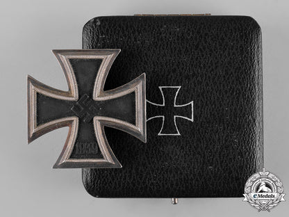 germany,_wehrmacht._a1939_iron_cross_i_class_with_case_c18-054800