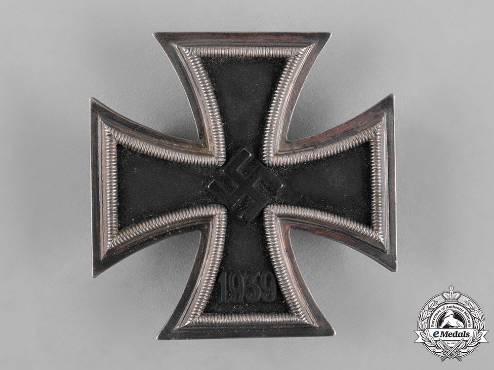 germany,_wehrmacht._a1939_iron_cross_i_class_with_case_c18-054801