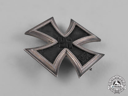 germany,_wehrmacht._a1939_iron_cross_i_class_with_case_c18-054803