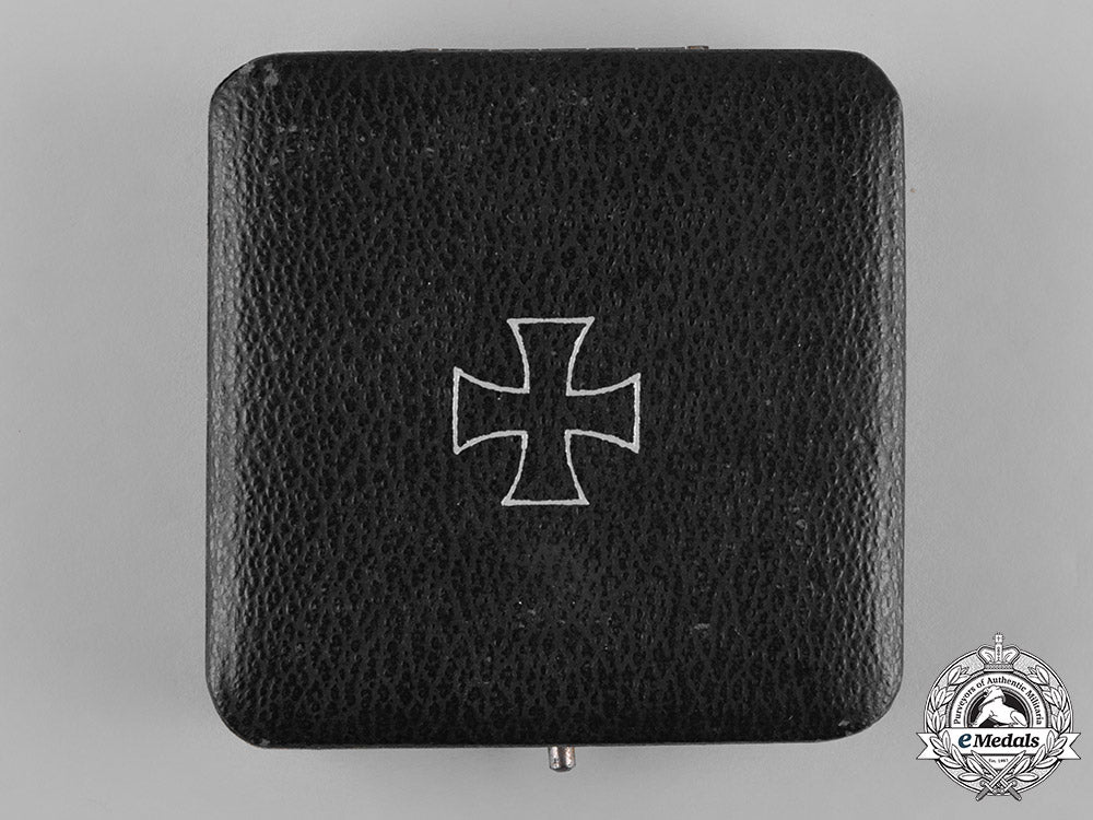 germany,_wehrmacht._a1939_iron_cross_i_class_with_case_c18-054807