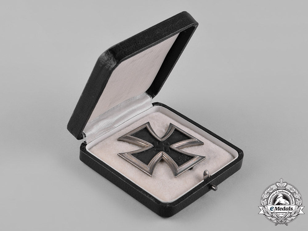 germany,_wehrmacht._a1939_iron_cross_i_class_with_case_c18-054808