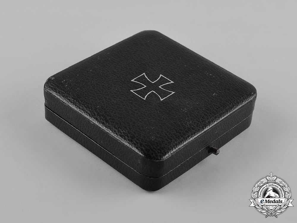 germany,_wehrmacht._a1939_iron_cross_i_class_with_case_c18-054809