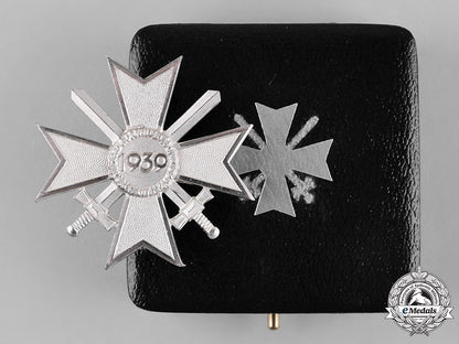 germany,_wehrmacht._a_cased_war_merit_cross,_i_class_with_swords,1957_issue_c18-054904