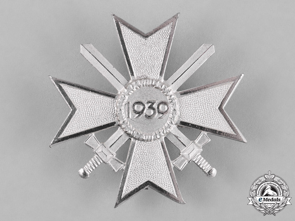 germany,_wehrmacht._a_cased_war_merit_cross,_i_class_with_swords,1957_issue_c18-054905