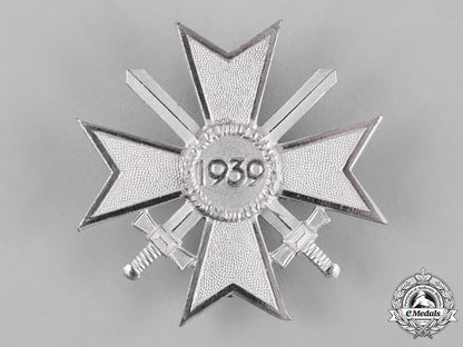 germany,_wehrmacht._a_cased_war_merit_cross,_i_class_with_swords,1957_issue_c18-054905