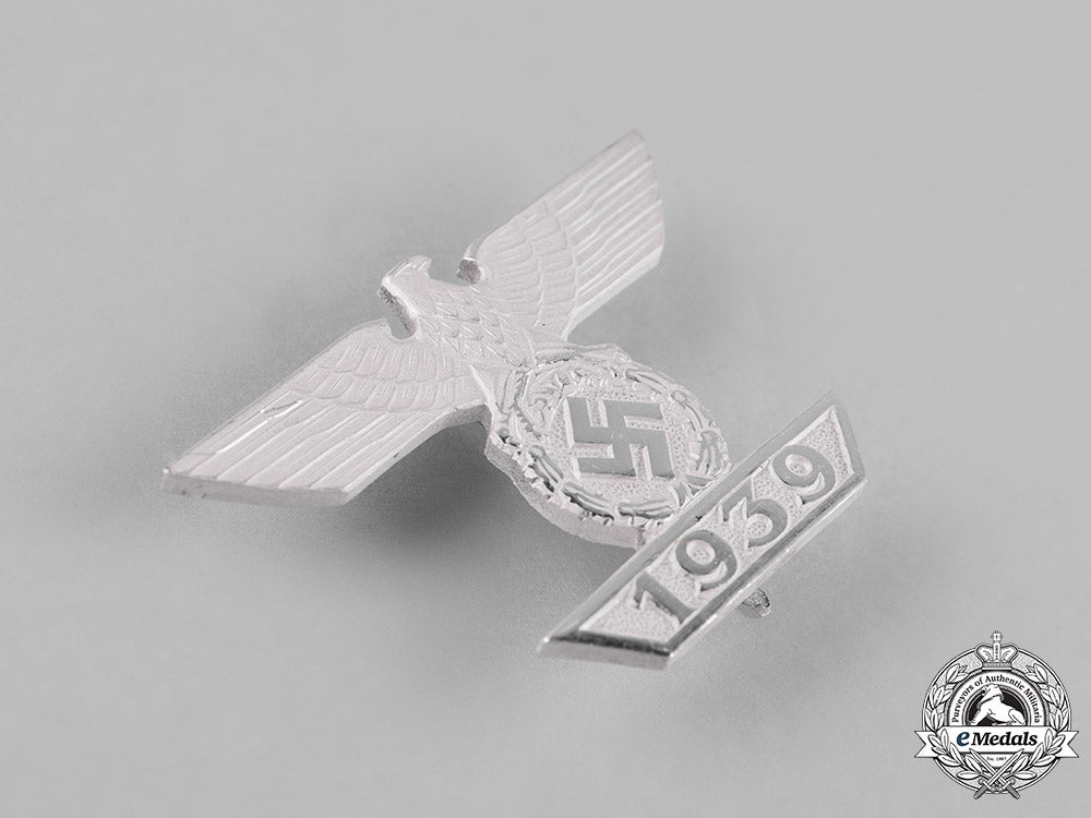 germany,_wehrmacht._a_cased_clasp_to_the1939_iron_cross_i_class,_type_a,_by_b.h._mayer_c18-054948