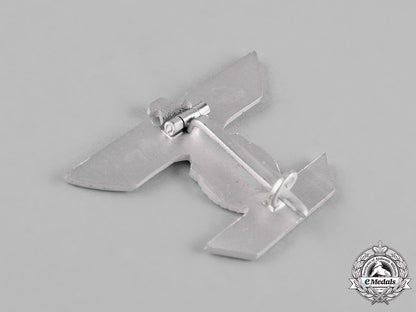 germany,_wehrmacht._a_cased_clasp_to_the1939_iron_cross_i_class,_type_a,_by_b.h._mayer_c18-054949