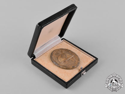 germany,_wehrmacht._a_cased_wound_badge,_gold_grade,_by_wilhelm_deumer_c18-055074