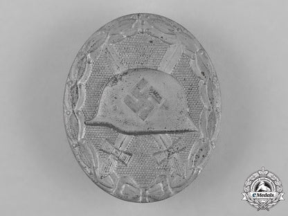 germany,_wehrmacht._a_wound_badge,_gold_grade,_by_b.h._mayer_c18-055094