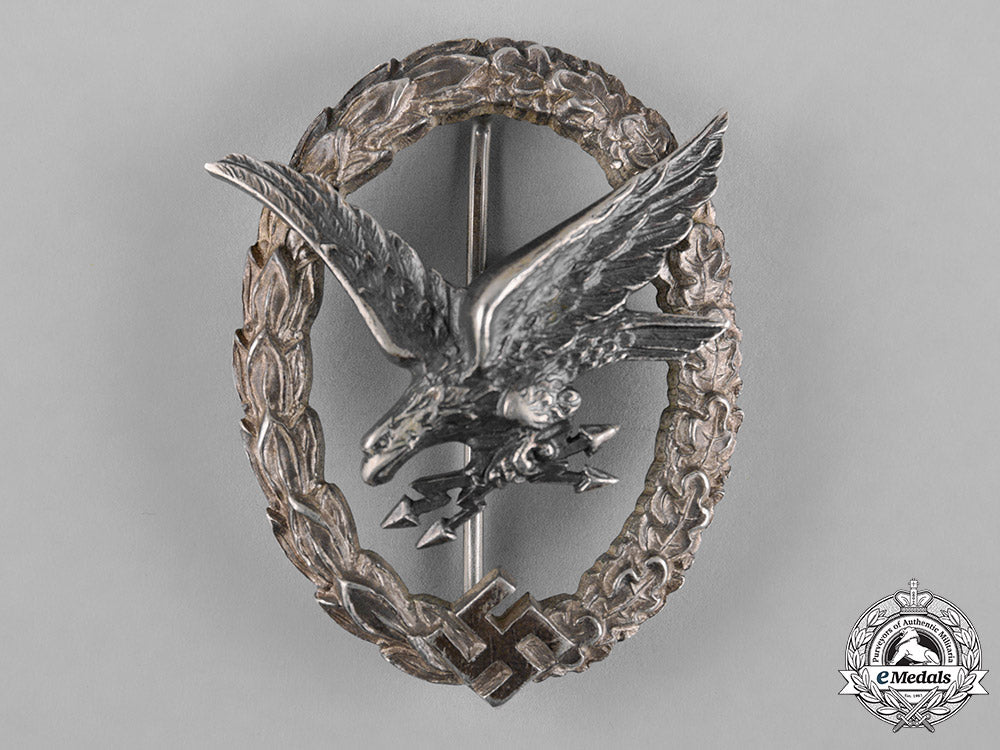 germany,_luftwaffe._a_radio_operator_badge,_with_case,_by_wilhelm_deumer_c18-055110