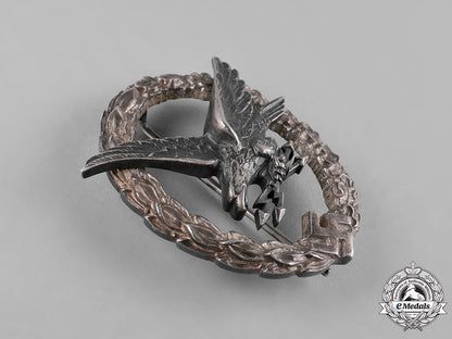 germany,_luftwaffe._a_radio_operator_badge,_with_case,_by_wilhelm_deumer_c18-055112