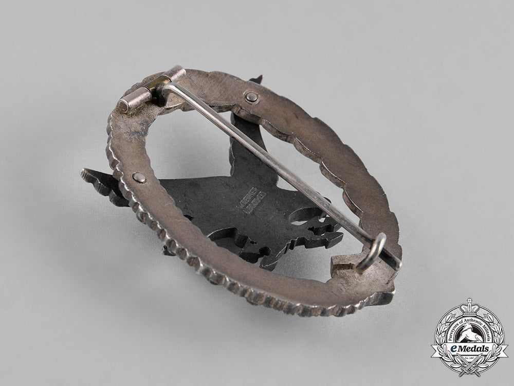 germany,_luftwaffe._a_radio_operator_badge,_with_case,_by_wilhelm_deumer_c18-055113
