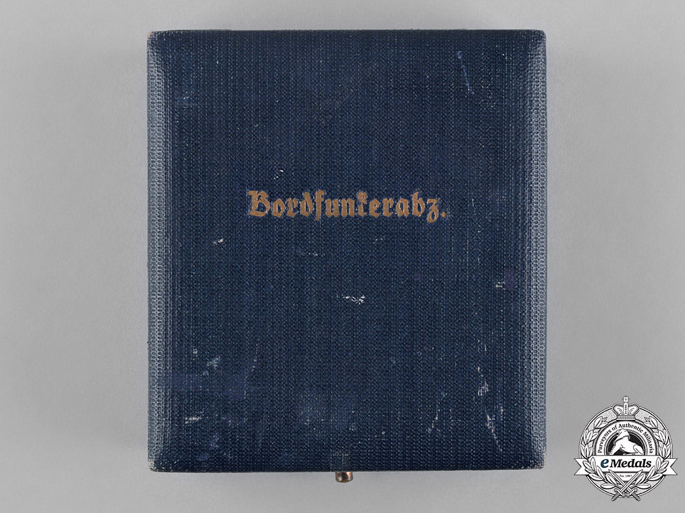 germany,_luftwaffe._a_radio_operator_badge,_with_case,_by_wilhelm_deumer_c18-055117