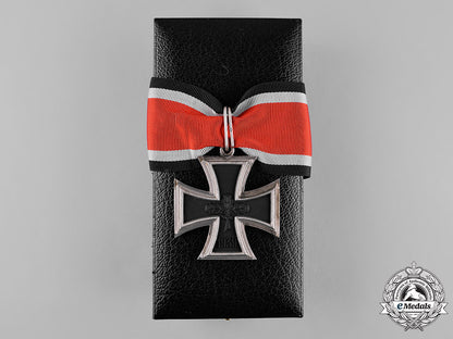 germany,_wehrmacht._a_cased_knight’s_cross_of_the_iron_cross,1957_issue_c18-055147