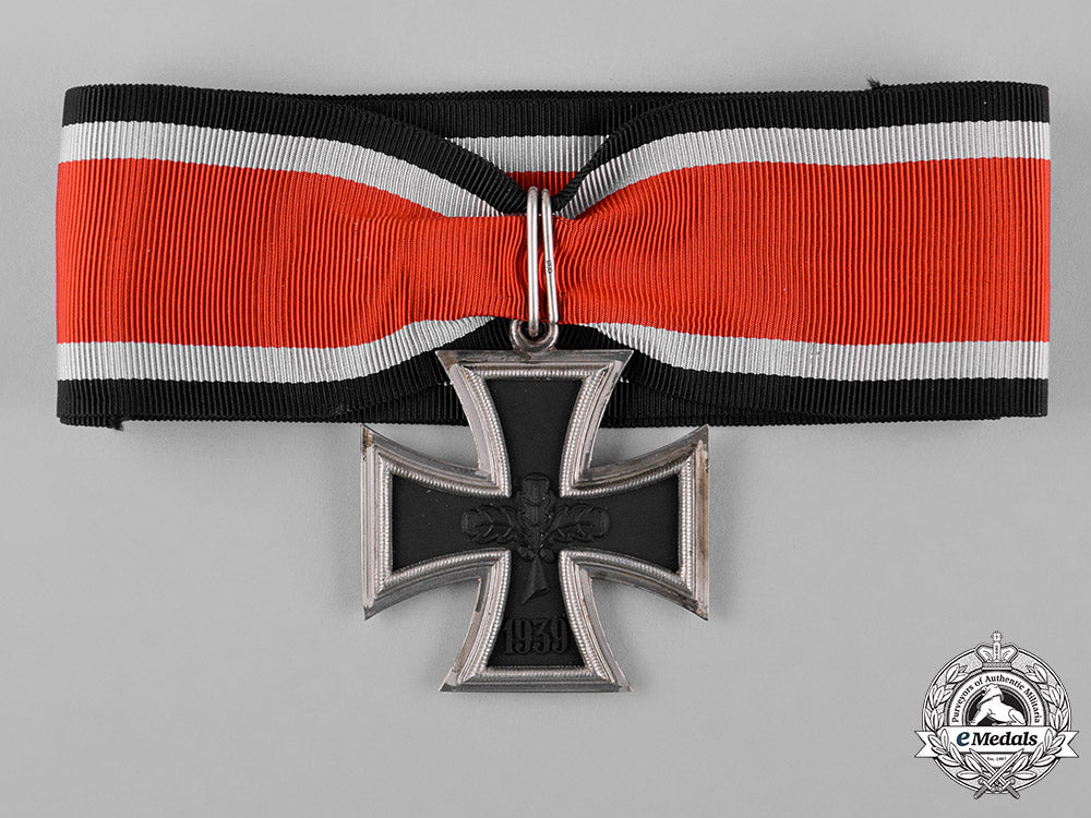 germany,_wehrmacht._a_cased_knight’s_cross_of_the_iron_cross,1957_issue_c18-055148