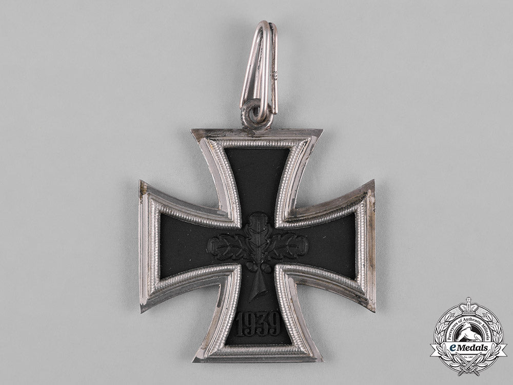 germany,_wehrmacht._a_cased_knight’s_cross_of_the_iron_cross,1957_issue_c18-055149