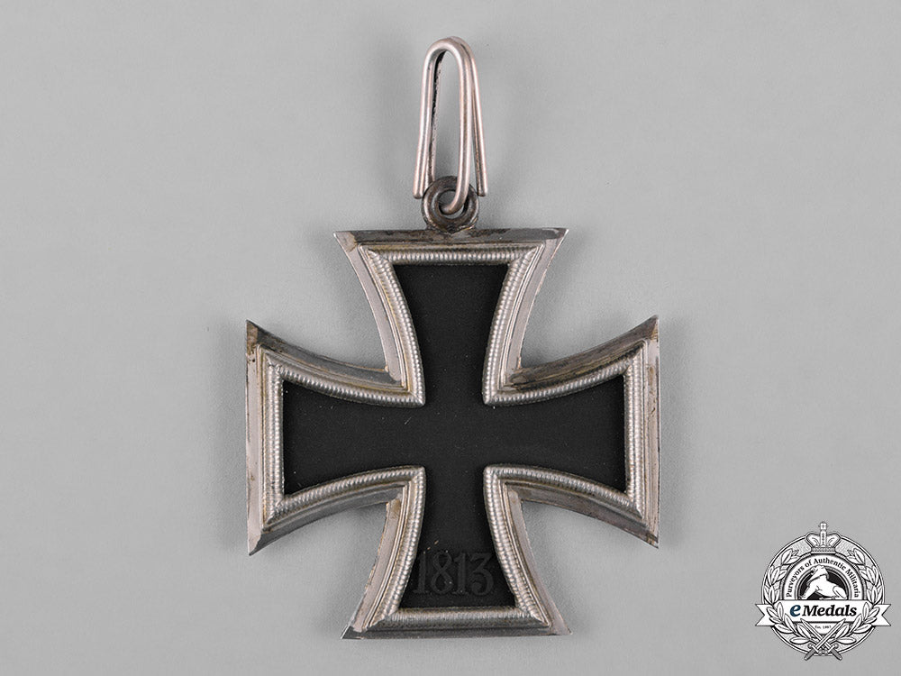 germany,_wehrmacht._a_cased_knight’s_cross_of_the_iron_cross,1957_issue_c18-055150
