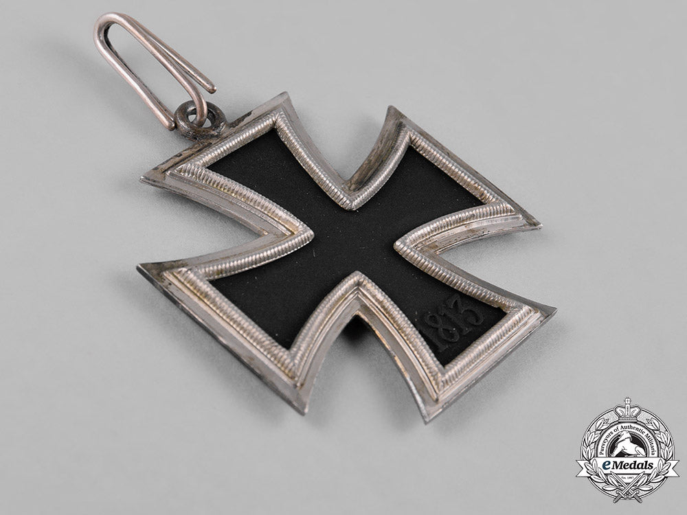 germany,_wehrmacht._a_cased_knight’s_cross_of_the_iron_cross,1957_issue_c18-055151