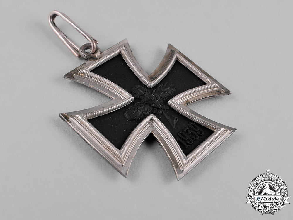 germany,_wehrmacht._a_cased_knight’s_cross_of_the_iron_cross,1957_issue_c18-055152