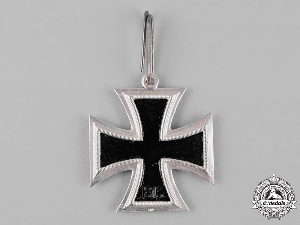 germany,_wehrmacht._a_cased_knight’s_cross_of_the_iron_cross,_post-1957_reissue_c18-055159