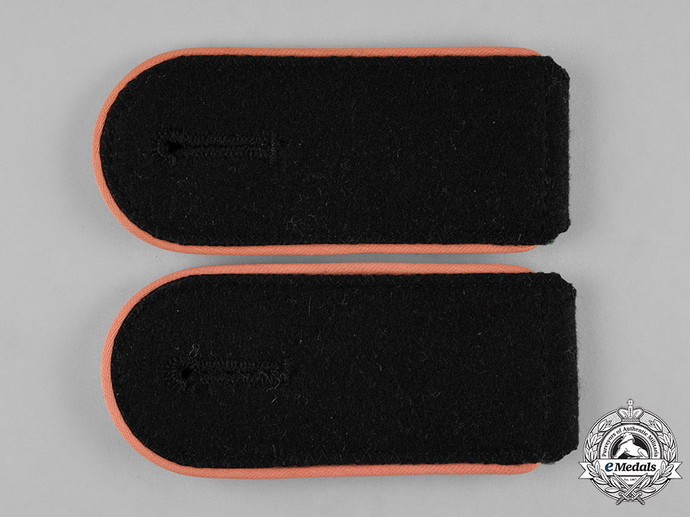 germany,_waffen-_ss._a_pair_of_mann_transport_shoulder_straps_c18-055206