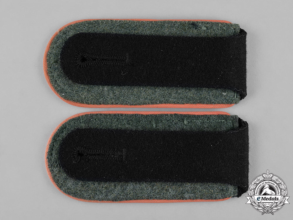 germany,_waffen-_ss._a_pair_of_mann_transport_shoulder_straps_c18-055207