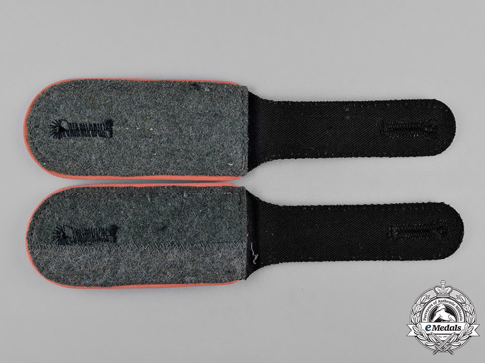 germany,_waffen-_ss._a_pair_of_mann_transport_shoulder_straps_c18-055208