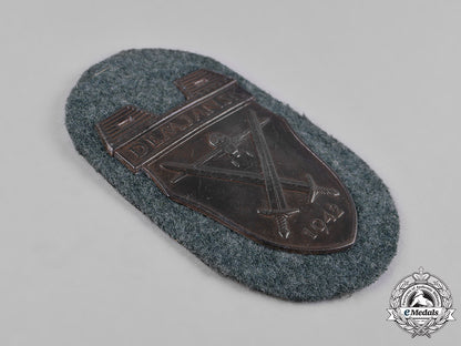 germany,_heer._an_army_issue_demjansk_shield,1957_issue_c18-055217