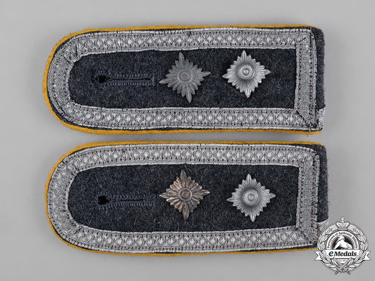 germany,_luftwaffe._a_pair_of_aviator_troops_oberfeldwebel_shoulder_boards_c18-055283