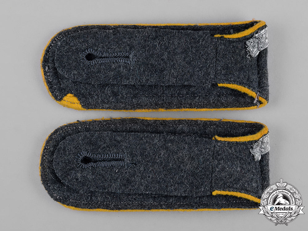 germany,_luftwaffe._a_pair_of_aviator_troops_oberfeldwebel_shoulder_boards_c18-055284