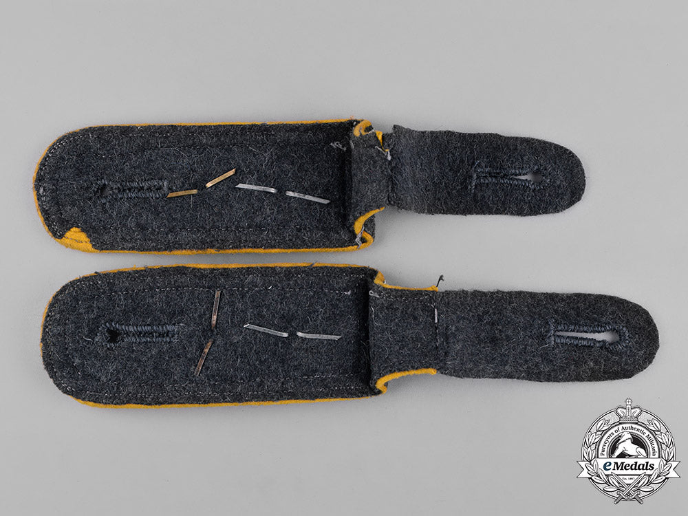 germany,_luftwaffe._a_pair_of_aviator_troops_oberfeldwebel_shoulder_boards_c18-055285