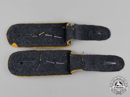 germany,_luftwaffe._a_pair_of_aviator_troops_oberfeldwebel_shoulder_boards_c18-055285