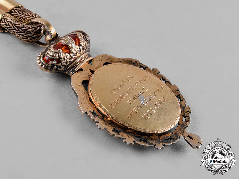 spain,_democratic_monarchy._a_congress_of_deputies_vice-_president’s_badge_to_excmo._sr._d._modesto_fraile_poujade_c.1982_c18-055340